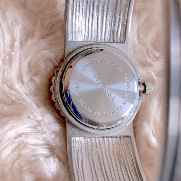 Kim Roger’s Silvertone Floral Design Bangle Watch - Picture 6 of 6